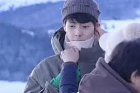 高颜值孤独症少年走红网络，母亲发声：他知道有很多人喜欢他，会在出门时把自己收拾得干干净净图片