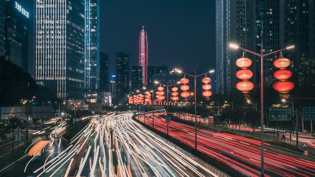 披中国红的:深圳“深南中路”有多壮观