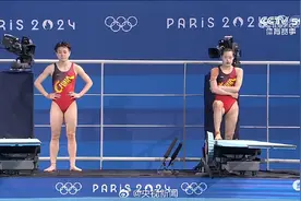 中国队1小时连夺2金！陈艺文/昌雅妮获跳水3米板金牌，全红婵现场为姐姐们加油图片