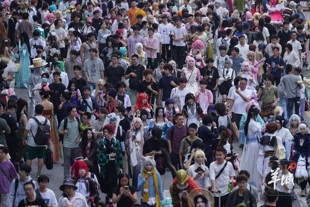 大湾鸡、萤火虫、电竞，年轻人为何跨城追 “广货”？丨五一观察