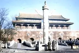 77年前的天安门，你见过吗？看起来有点破旧，部分建筑现已拆除图片