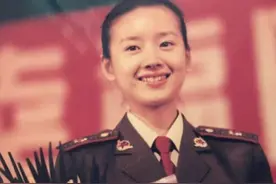 表面是演员，实际军衔却高到吓人，这9位明星个个深藏不露！图片