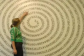 美国一公司解圆周率到105万亿位，数据存了100万G，仍未解开秘密图片