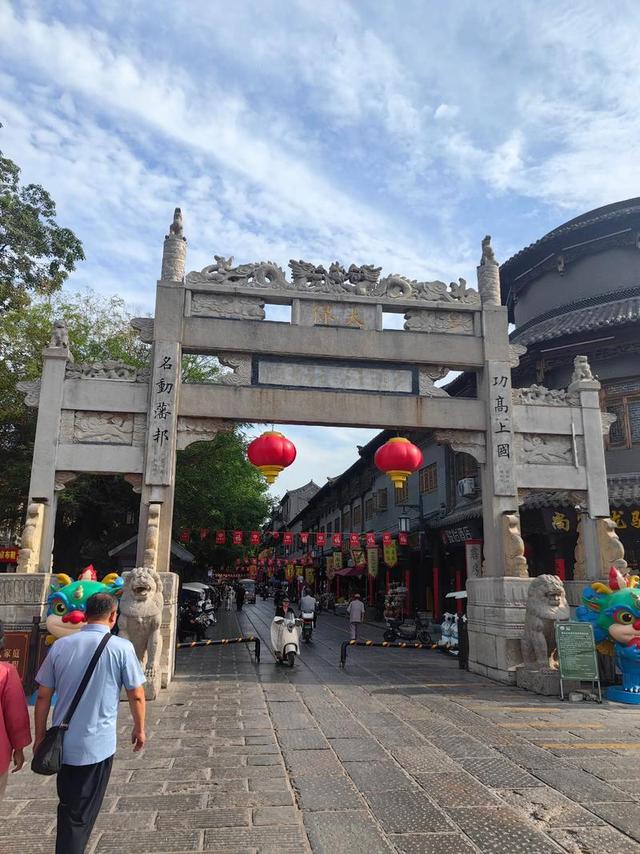 山东藏着座千年古城，免费又好逛，高铁1小时直达，现在去正合适