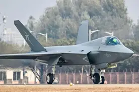 看到歼-35+霹雳-15，论证歼-20不如“阵风”的印军前将领，改口了图片