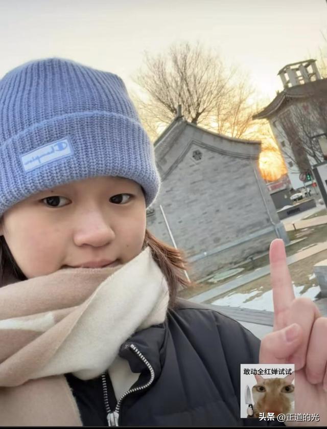 全红婵晒自拍 五官长开了 看着更文静了 和好友在一起好放松好开心