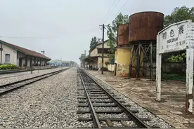 探访云南红河州滇越铁路穿越百年的火车站——碧色寨站图片