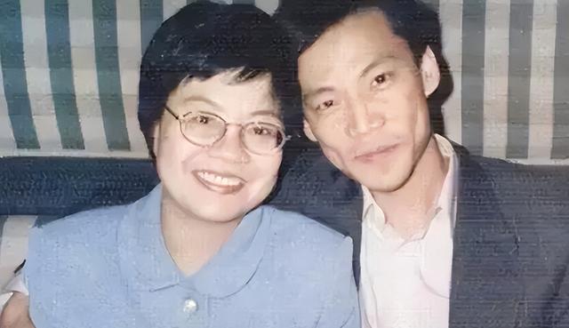 俞渝也没想到，刚离婚2年，李国庆就娶了他40年前的“白月光”