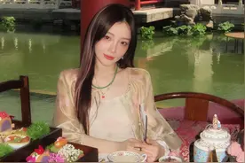 直到看见李小璐近照，我才终于明白，这才是她5年前敢离婚的底气图片