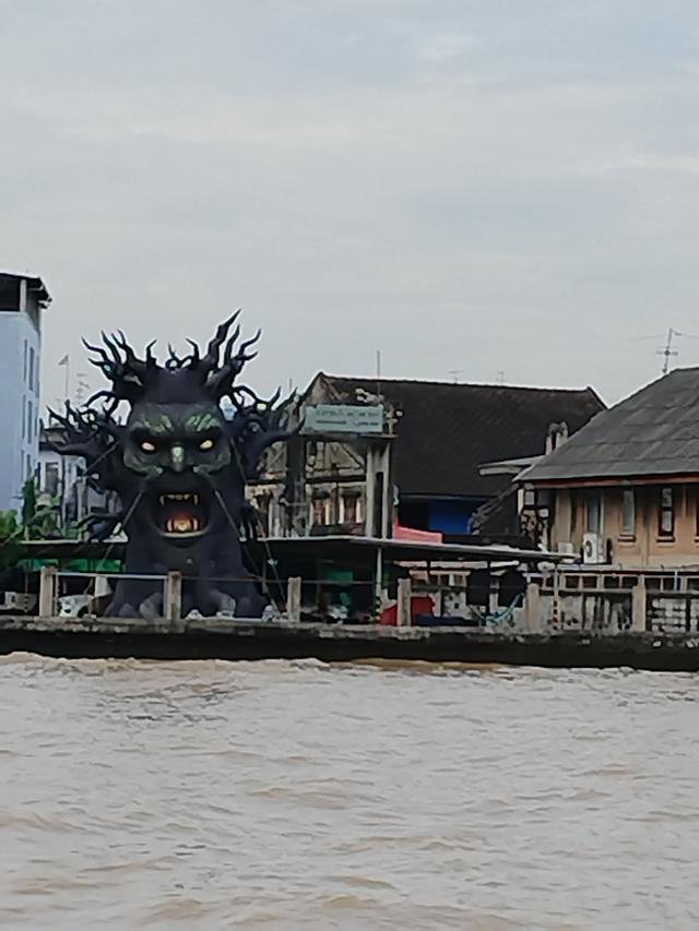 湄南河上，撞见曼谷的双面风情