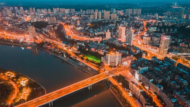 我是海南人去了宜宾和泸州	，直言不讳：宜宾跟泸州天差地别！