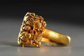 一女子买葱时捡到金戒指，母亲让还给失主，失主却送给女子一套房图片