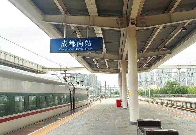 四川美到封神的小城，5万多株蓝花楹开花了，与昆明一样美！