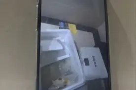 网购相机包裹送上门被保洁拿走 保洁：包裹里什么都没有 律师：保洁要承担责任图片