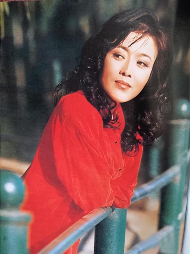 善恶有报！“风流成性”的代价，在65岁丁嘉丽身上体现得淋漓尽致