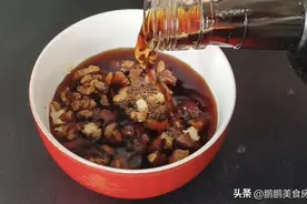 核桃用陈醋泡一泡，帮助了许多中老年人，老一辈的土方法，真实用图片