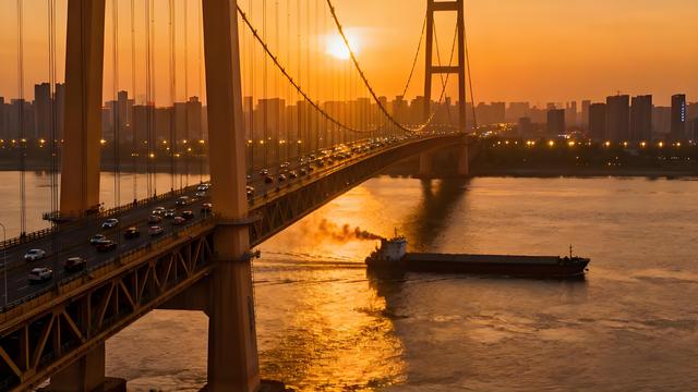 安徽芜湖：鸠兹初冬铺锦绣 江枫雅韵醉游仙