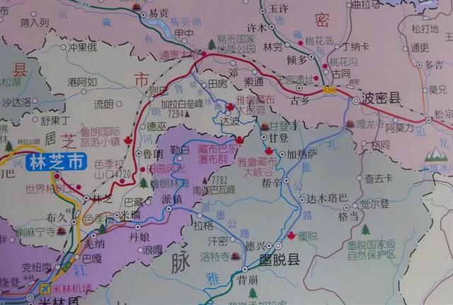 墨脱县在西藏林芝市，这里气候温暖湿润，有扎墨公路和派墨公路