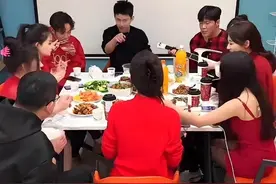 阿哲：二驴再向自己借钱就滚；赵小磊若找自己借钱朋友也做不成！图片