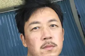 “激吻门”11年，潘粤明高调再婚？网友：董洁再也高攀不起图片