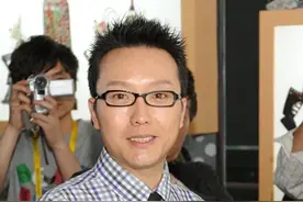 李玉刚回老家定居？他坐在轮椅上了？为什么会有这么多人讨厌他？图片