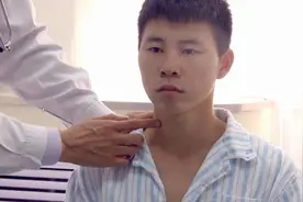 医生：身上长了小“肉揪”，一旦有这3种情况，很有可能是恶性！图片