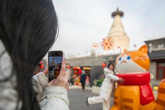 白塔寺街区跨年文化盛宴欢乐启幕