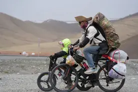 往返近1万公里，河南“90后”爸爸带5岁儿子骑行丝绸之路图片