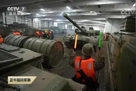 台岛520倒计时，大陆2艘万吨巨轮突然南下，一次可投送两个营上岛图片