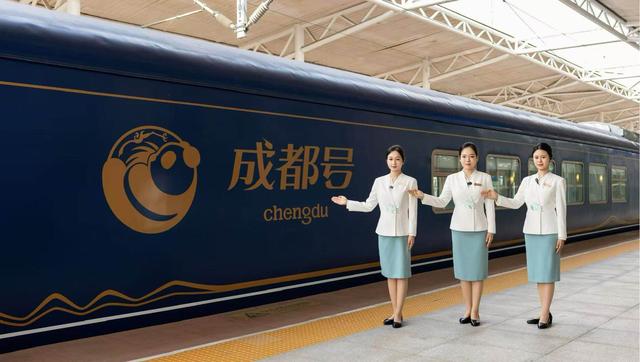 四川旅游消费有张靓丽名片——银发旅游列车 | 新闻发布最前线·深一度