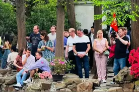 杀疯了！1400万外国人涌入中国，上海大街上，挤满了老外图片