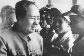 抗美援朝期间毛主席接见38军政委，握手时皱眉道：你怎么这么瘦？图片