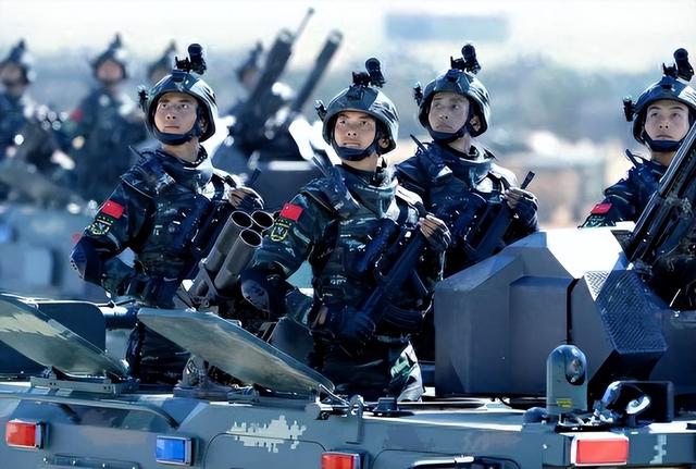 美国就算一动不动	，中国20年也追不上，九三阅兵打了多少专家的脸