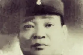 49年南京解放，军长吴化文堪当头功，建国后怎么没拿个像样的军衔图片