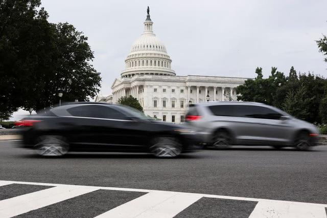 汽车价格飙升引争议：参议院将审查安全规范是否推高成本