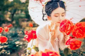 未出嫁的女孩为啥叫黄花闺女，而不是红花、蓝花?图片