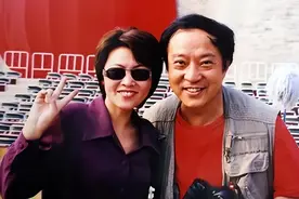 75岁牛群近况曝光，裸捐之后晚年凄苦，妻离子散，和父母相依为命图片