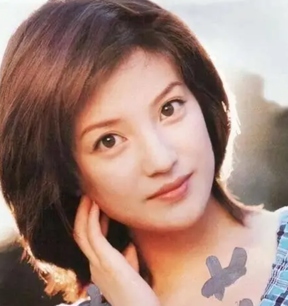 突传3个坏消息才仨月	，赵薇近况曝光，一点不意外，黄晓明说得对