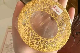 08年买的60克纯金鸟巢现在值？当时金价100多，60克售价2万5800了图片