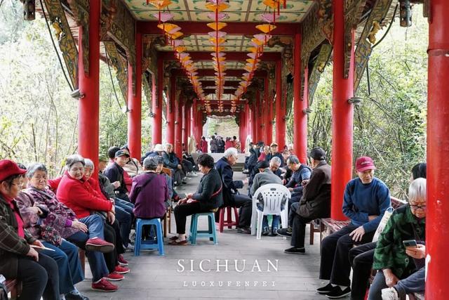 谁说来自贡只能看灯会?这个人少好吃的城市实在太好玩了