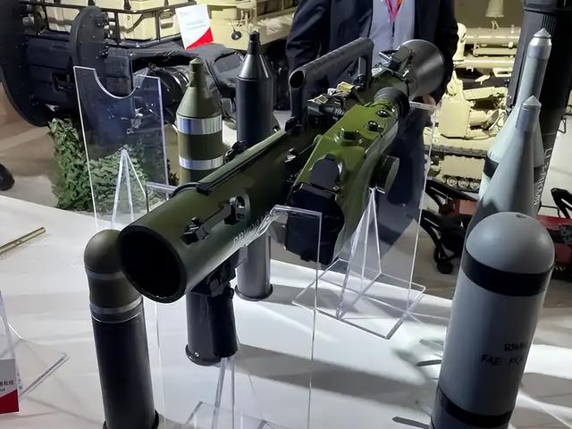 迷你导弹改写规则！5万美元拦截2万无人机，战争烧钱游戏迎新玩法