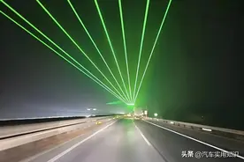 高速上的绿色激光是干嘛的？老司机：不懂这个，晚上别跑高速！图片