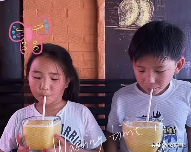 39岁何洁演唱会状态曝光，肚子三层肉腋下勒出副乳，养4娃显疲惫