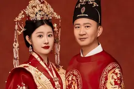 一个贪财一个好色！老夫少妻的残酷，41岁李嘉明展现的淋漓尽致图片
