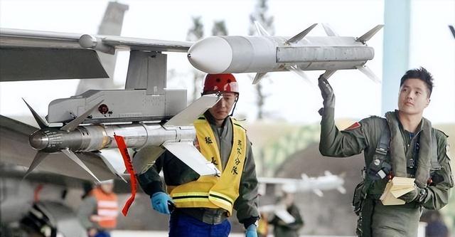 台湾上百名台军飞行员集体“出走”	，台专家感叹：统一模式已变了