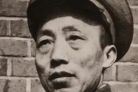 55年，毛主席审授衔名单，一笔划掉二野“三号人物”：此人不授衔图片