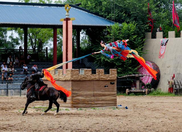 天上王城：是修建在山顶的城，更是漂浮在云端的国