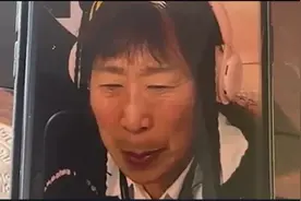 笑喷！大妈直播忘了开美颜，5字让粉丝爆笑，网友：开美颜是啥样图片