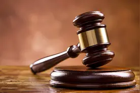 “离职了，公司饭卡里剩下的钱该还我吗？”法院这么判→图片