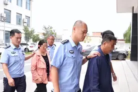 面包车内改装吸尘器，一个月盗窃6000斤玉米，这是什么操作？图片